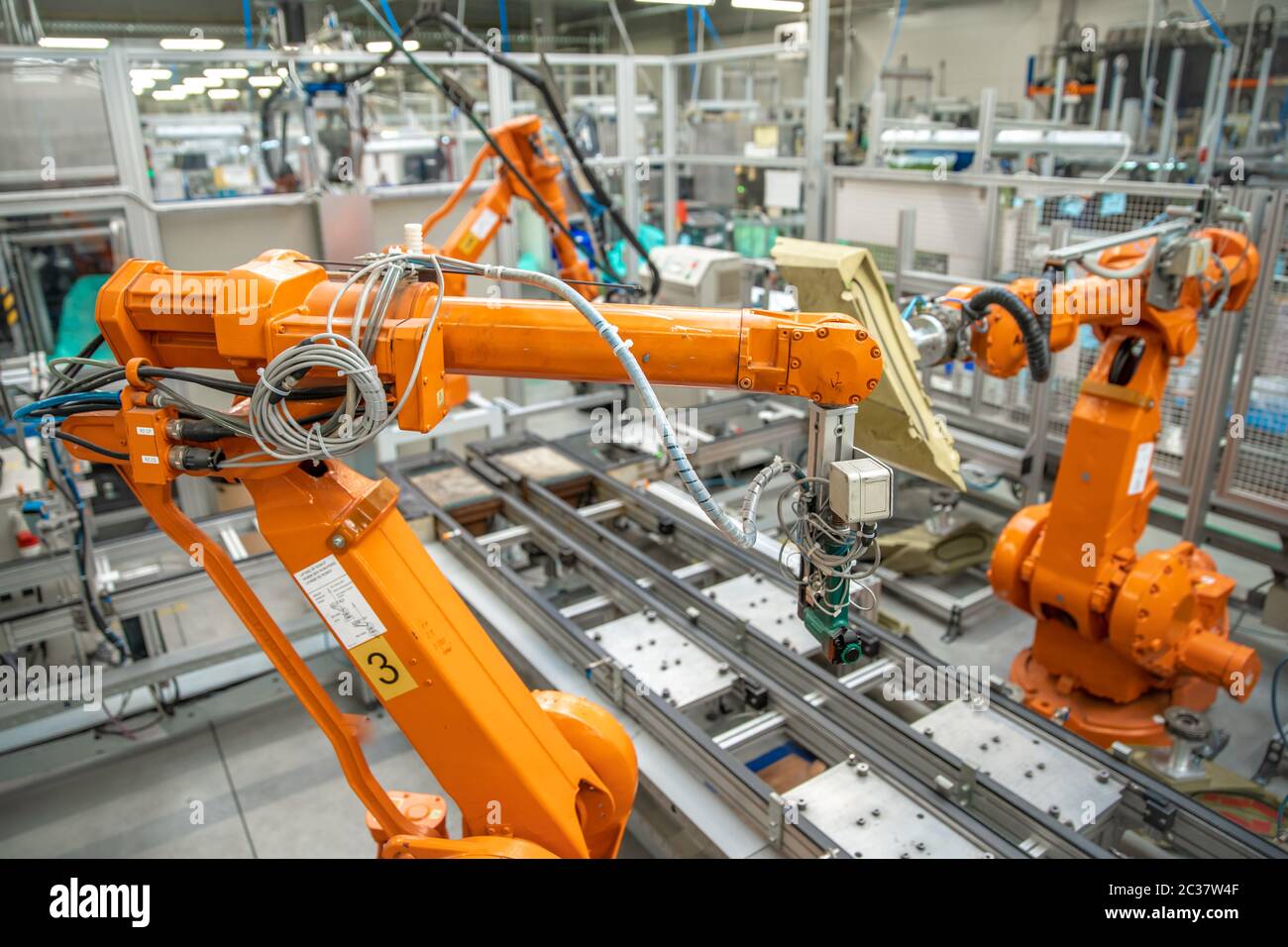 l'utilisation des bras de robot dans les usines industrielles intelligentes. Banque D'Images