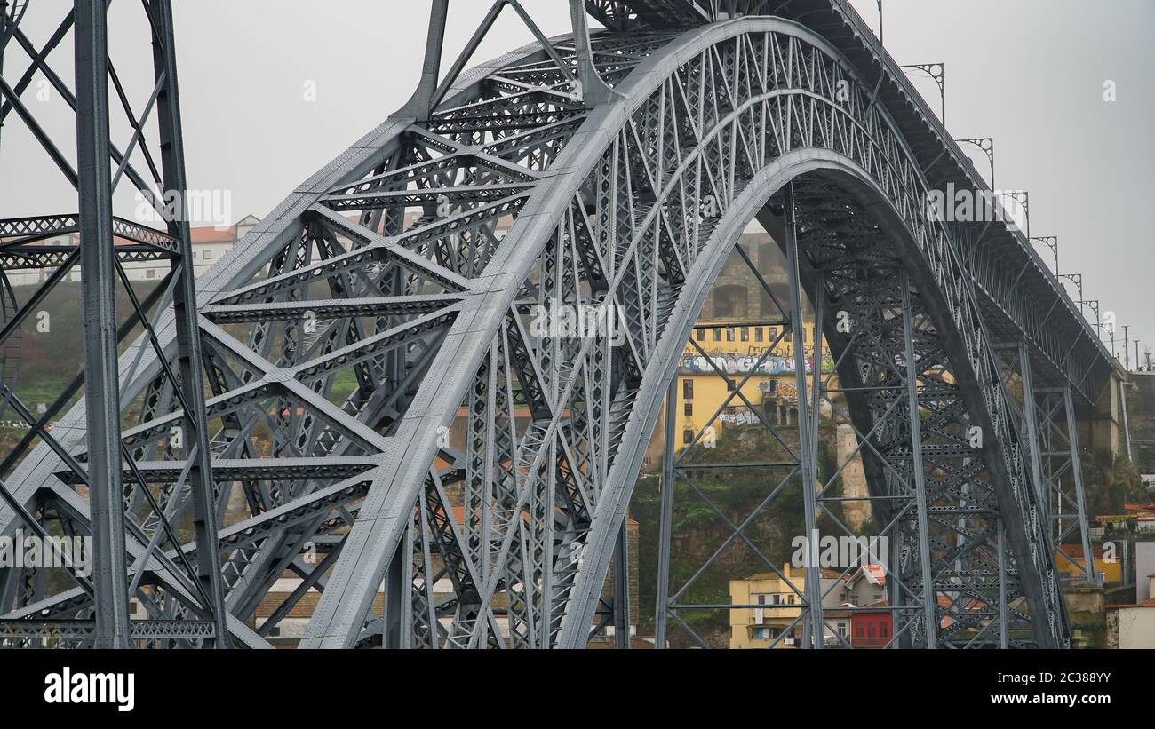 Porto, Portugal, vers 2018: Ponte Luis I de Porto. Le pont a été construit par l'ingénieur de la Seyrig entre 1881 et 1886. Il était discip Banque D'Images