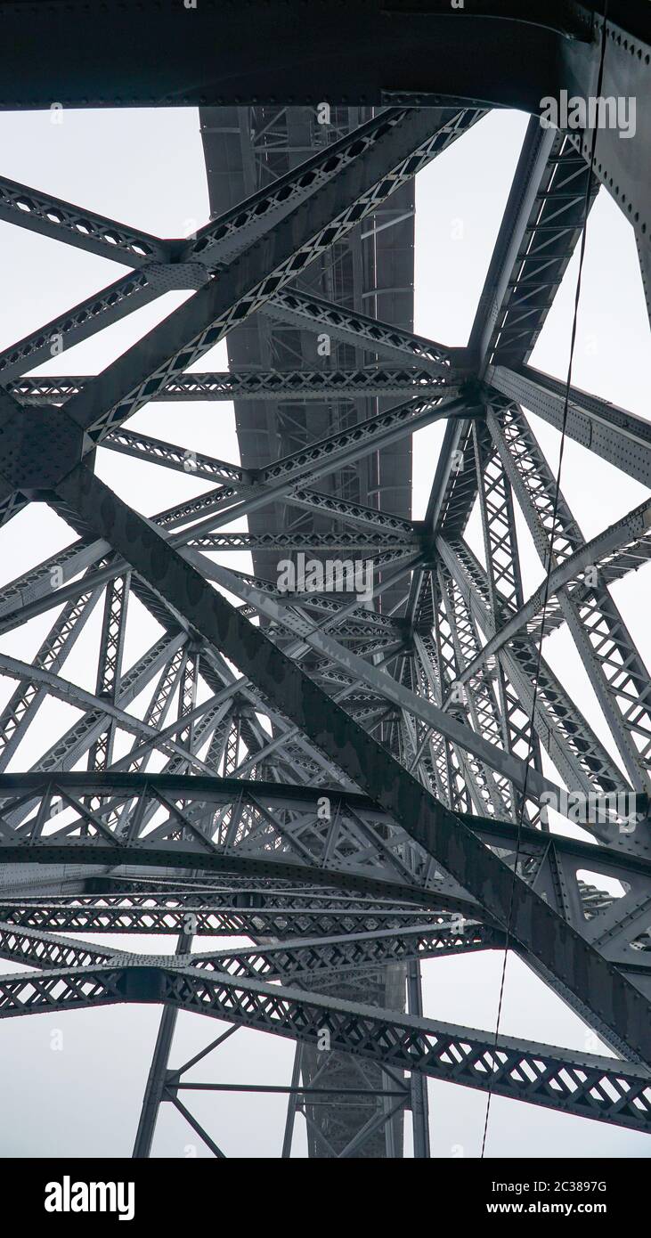 Porto, Portugal, vers 2018: Ponte Luis I de Porto. Le pont a été construit par l'ingénieur de la Seyrig entre 1881 et 1886. Il était discip Banque D'Images