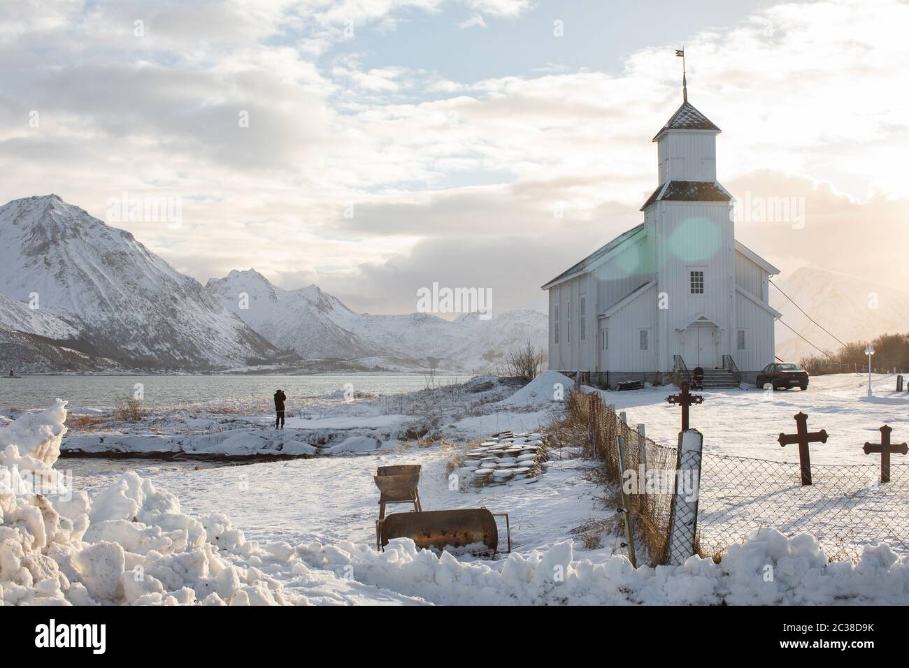 Une église éloignée dans le cercle arctique. Banque D'Images