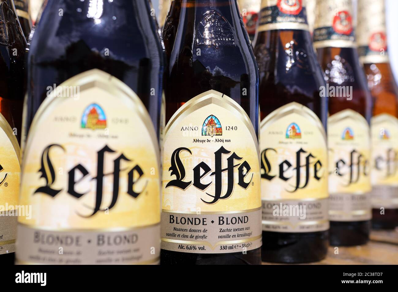 Bouteilles de bière Leffe Blonde Banque D'Images
