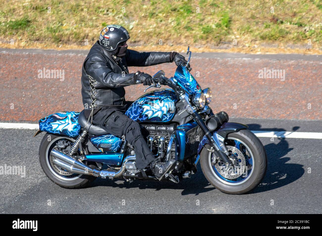 Blue ROCKET 3 TFC; motard; deux véhicules à roues, motos, véhicules, routes, motos, motards motorisés à Chorley, Royaume-Uni Banque D'Images