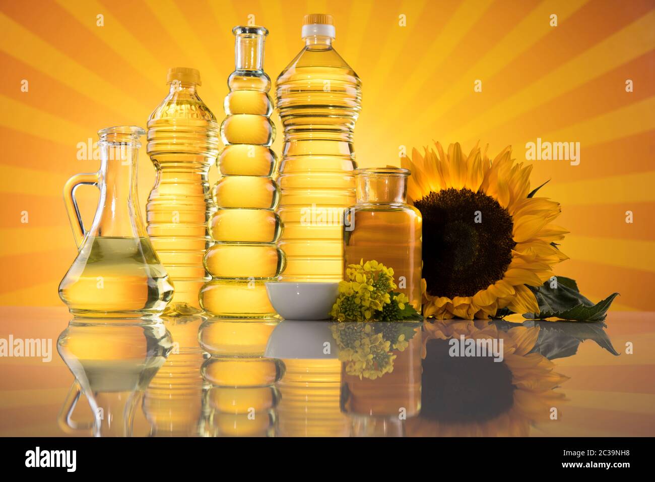 L'huile de tournesol, huile de cuisson, bouteilles background Banque D'Images