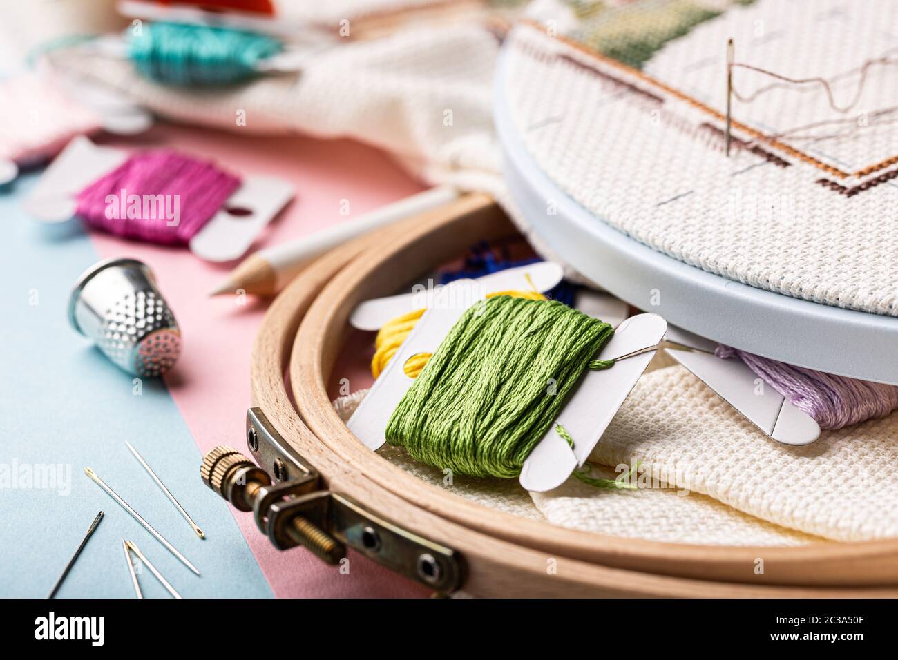 Ensemble de broderie avec coutures croisées Banque D'Images