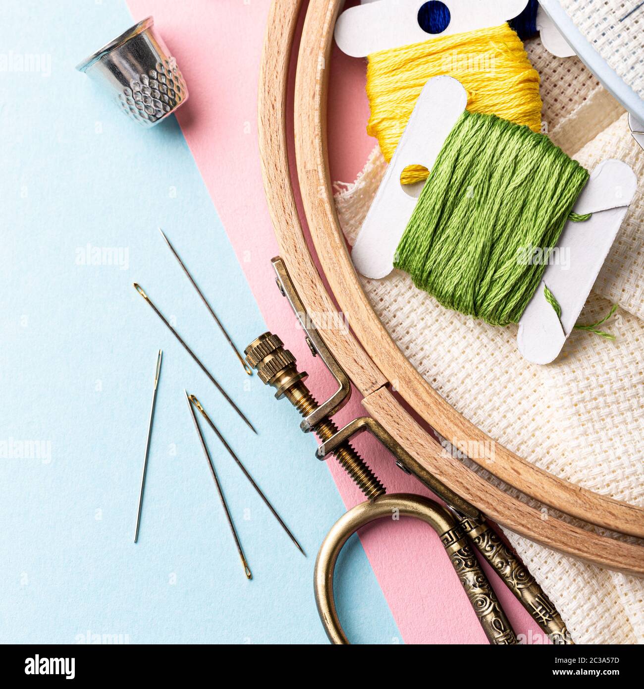 Ensemble de broderie avec coutures croisées Banque D'Images