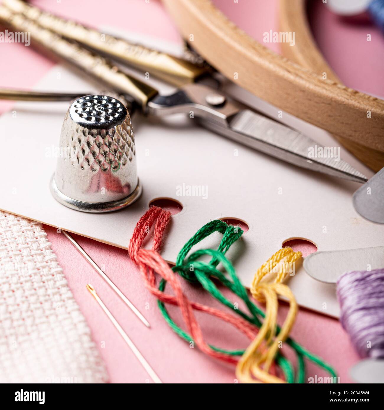 Ensemble de broderie avec coutures croisées Banque D'Images