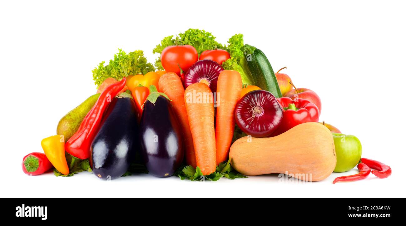 Légumes mûrs et lumineux et fruits isolés sur fond blanc. Copier l'espace Banque D'Images