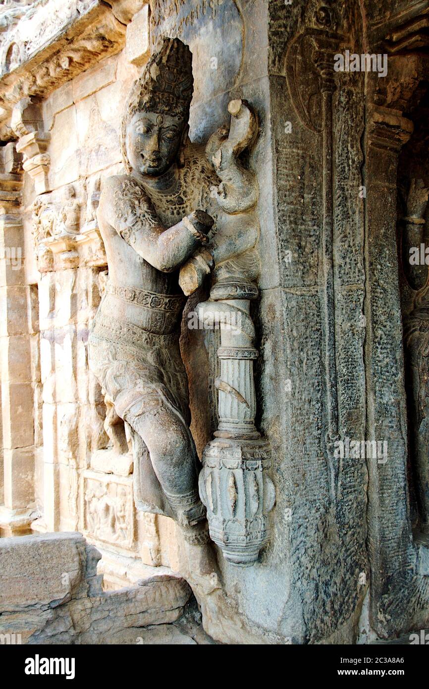 Sculpture en pierre cassée en partie au temple de Virupaksha, Pattadakal dans District Bagalkot, Karnataka, Inde, Asie Banque D'Images