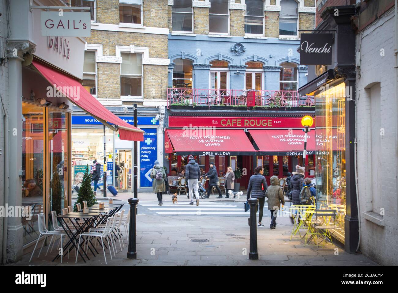 LONDRES- Hampstead Village High Street, un village urbain riche dans le nord-ouest de Londres Banque D'Images