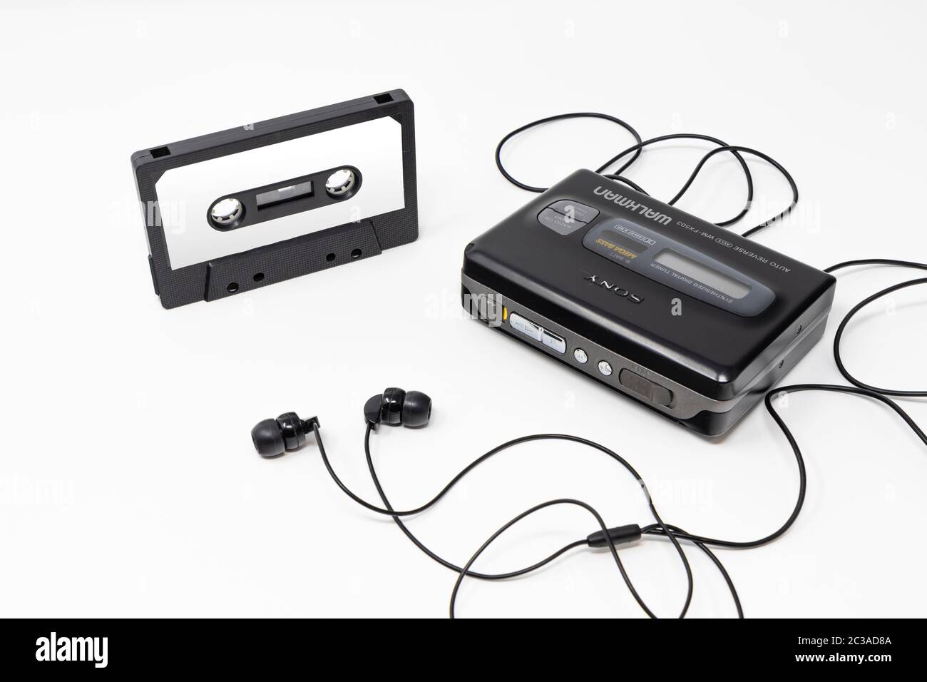 5 mars 2019 - Rome, Lazio, Italie - le walkman original de sony, lecteur de cassettes portable d'époque, icône et symbole des années 80 et 90. Cassette audio vierge Banque D'Images
