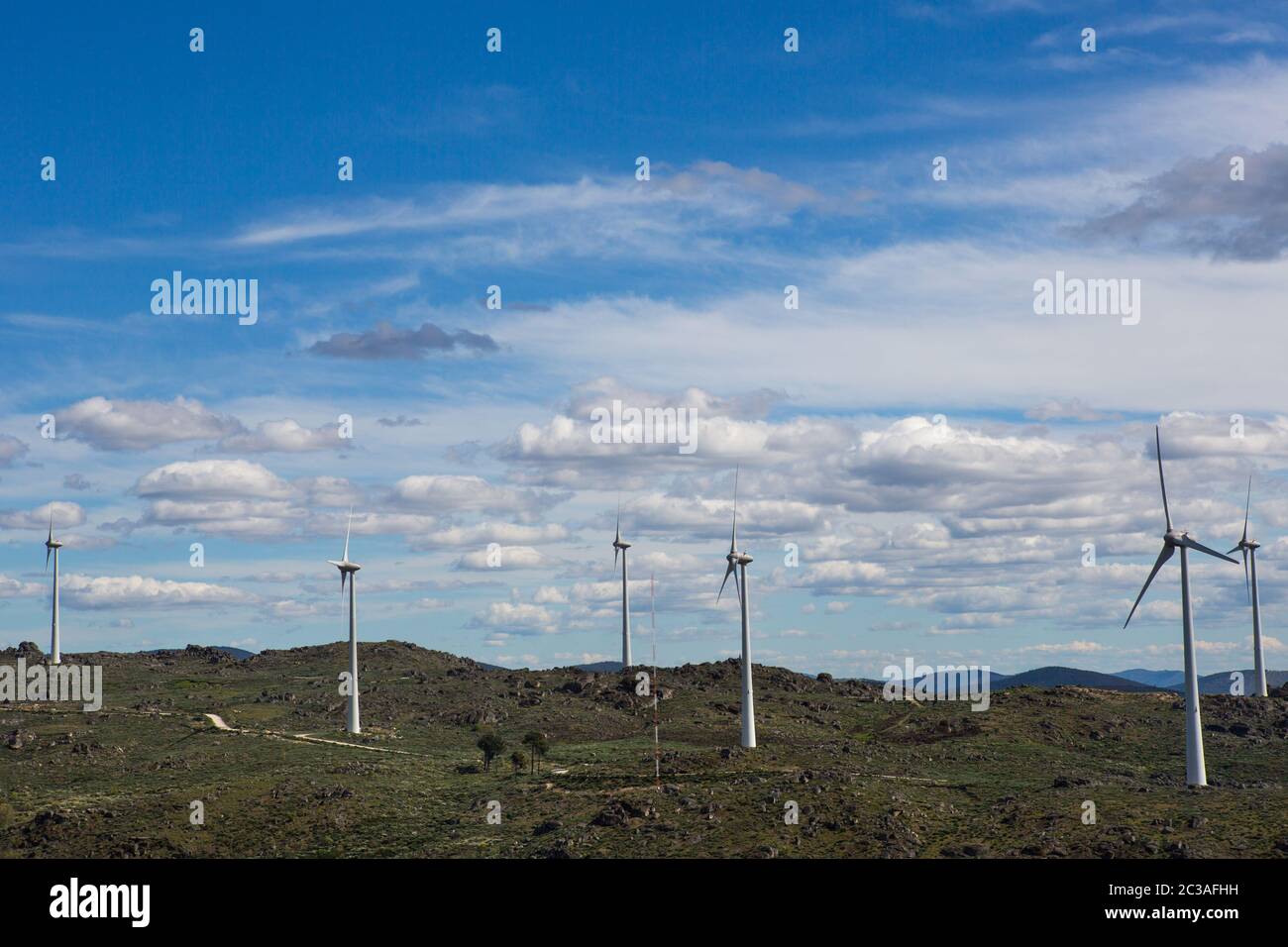 Éoliennes dans le haut de la montagne Banque D'Images
