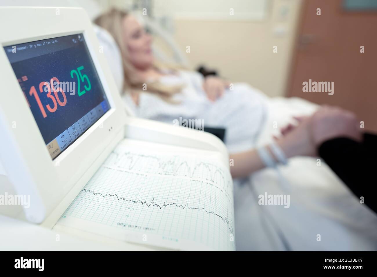 Femme enceinte à l'hôpital prénatal, femmes enceintes au troisième trimestre de la vérification de sa santé avant l'accouchement Banque D'Images