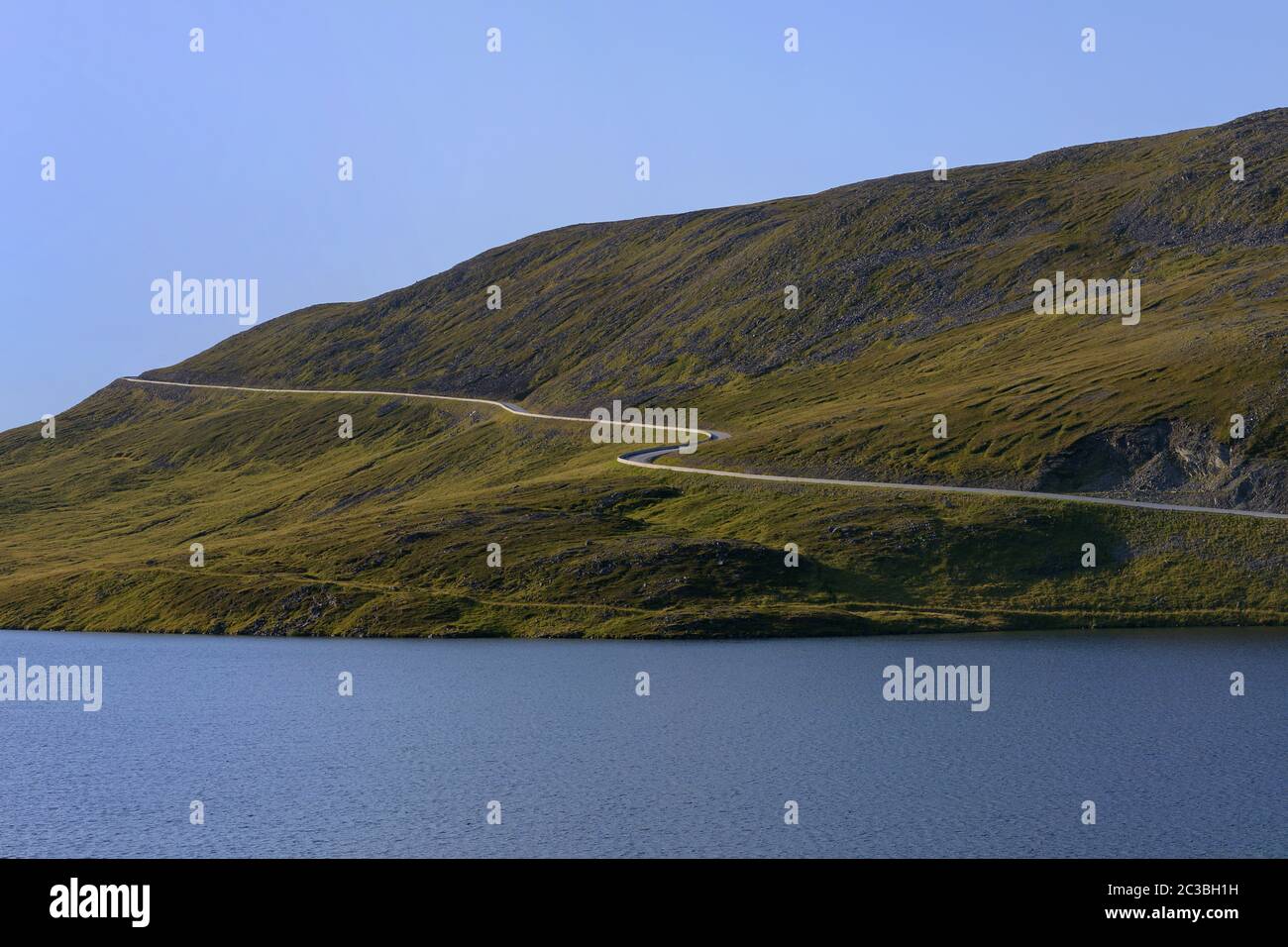 Route de Nordkapp (Norvège): Rue vide menant à Nordkapp / North Cape Banque D'Images