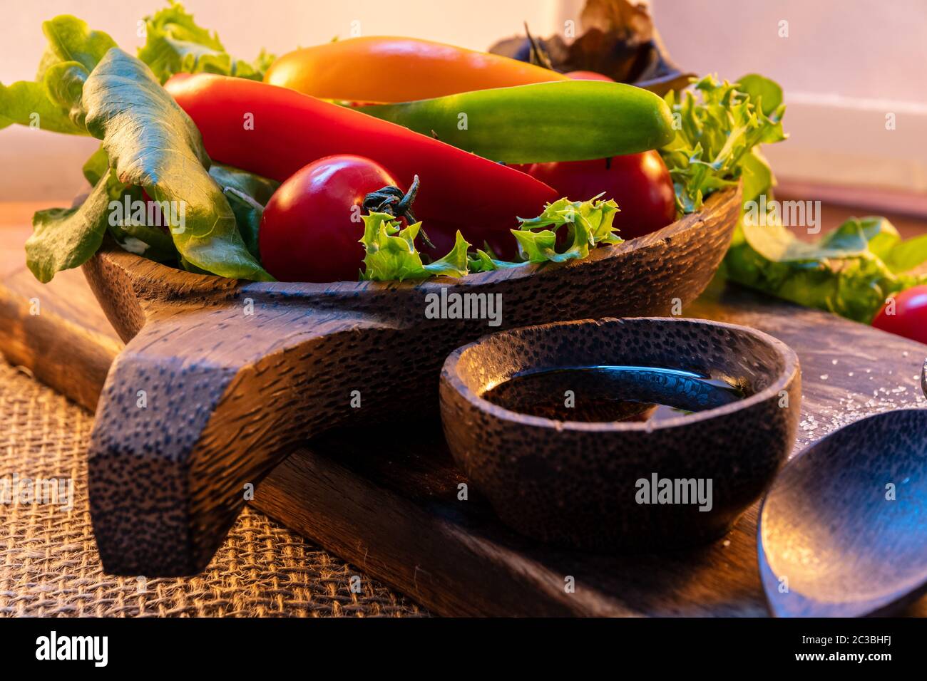 Légumes frais pour une salade naturelle et nutritive Banque D'Images