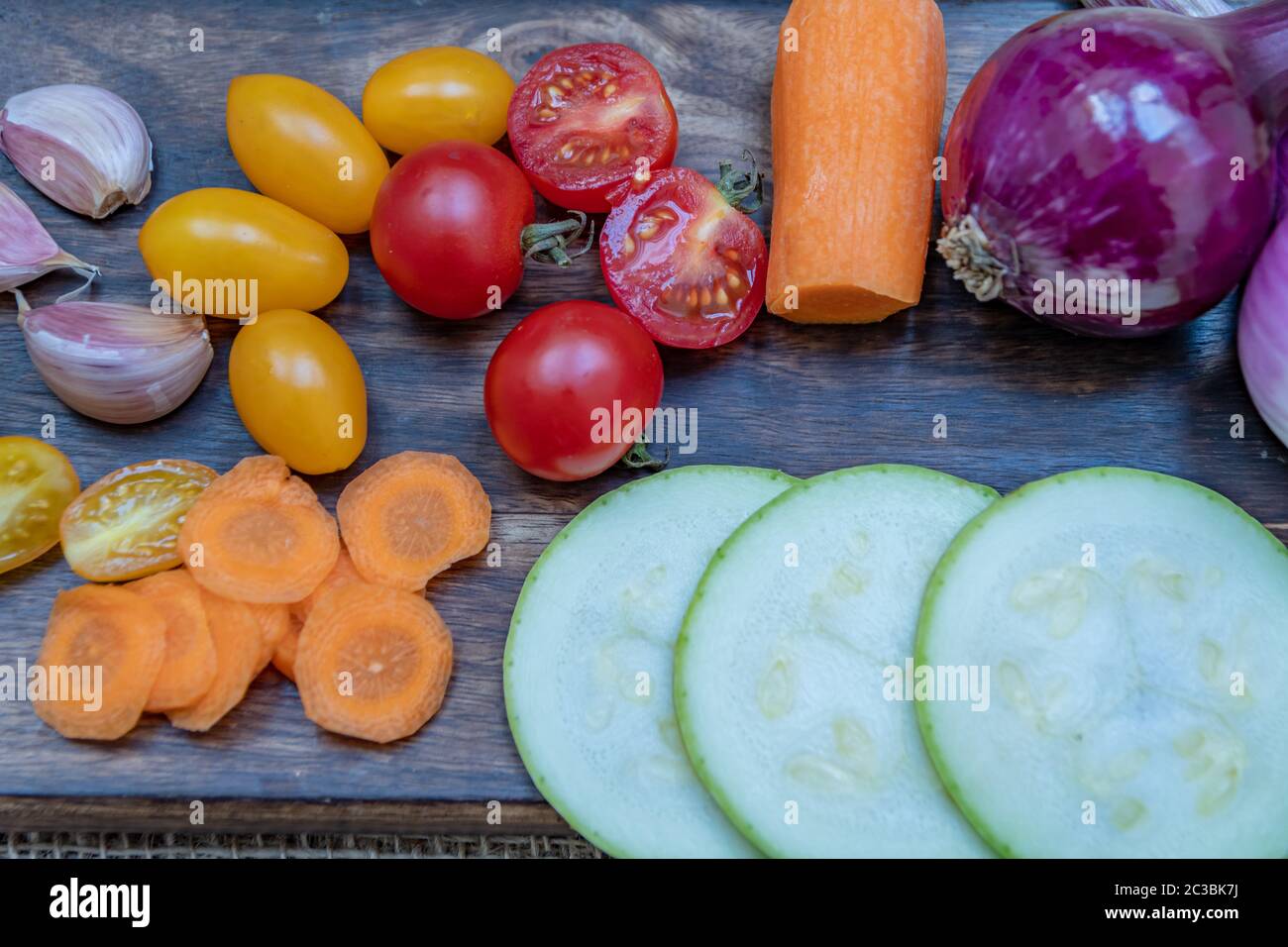 assortiment de légumes pour une salade fraîche Banque D'Images