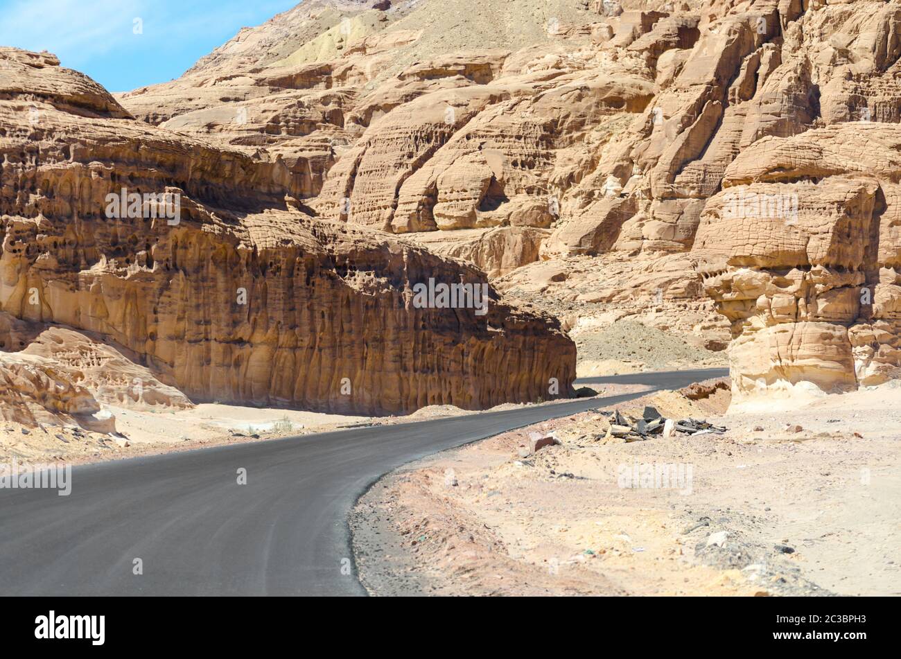 Tourner dans les montagnes en Egypte Dahab South Sinai Banque D'Images