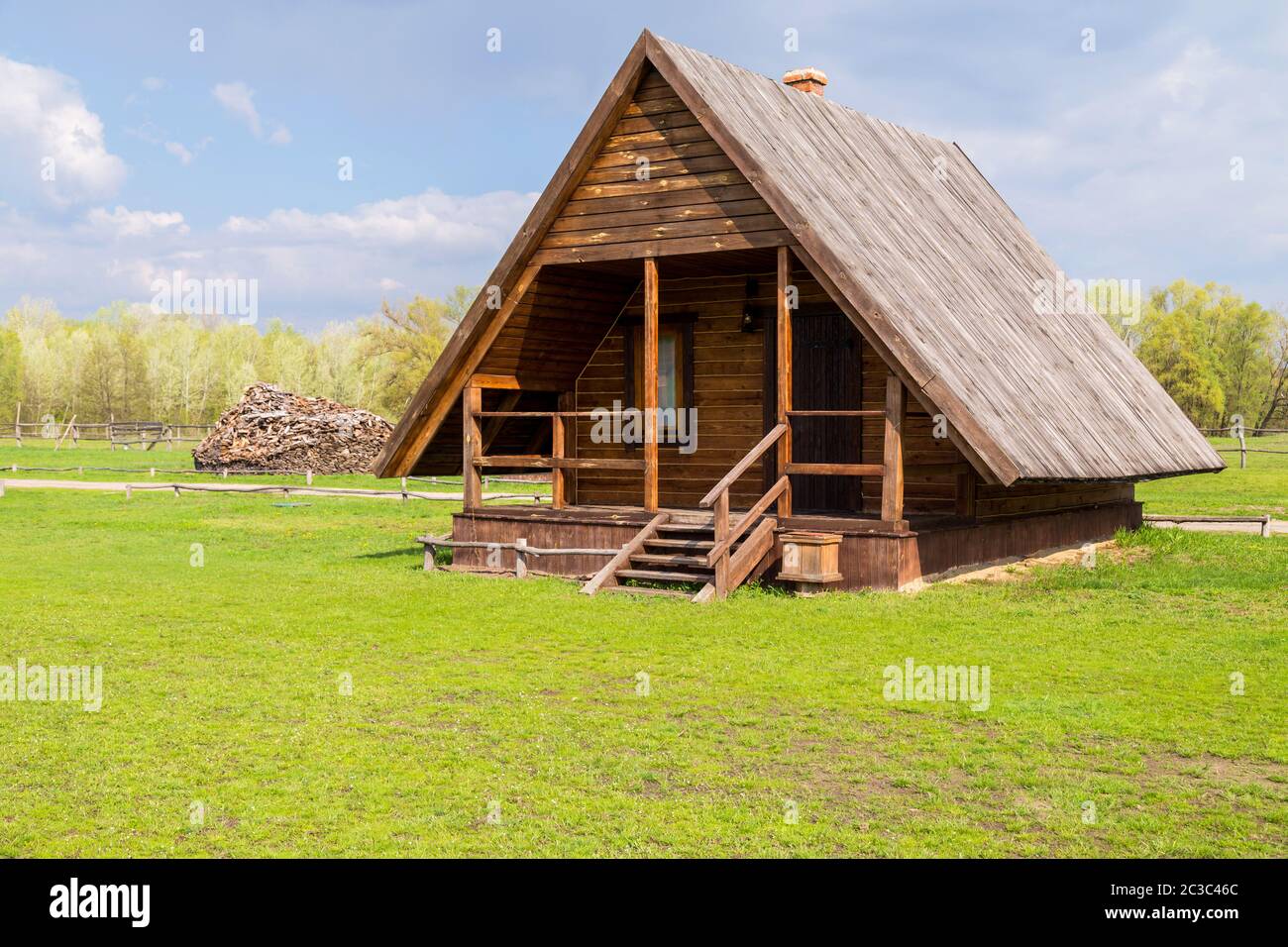 Maison de village ukrainien.Un ukrainien typique maison ancienne, dans Pirogovo près de Kiev. L'Ukraine Banque D'Images