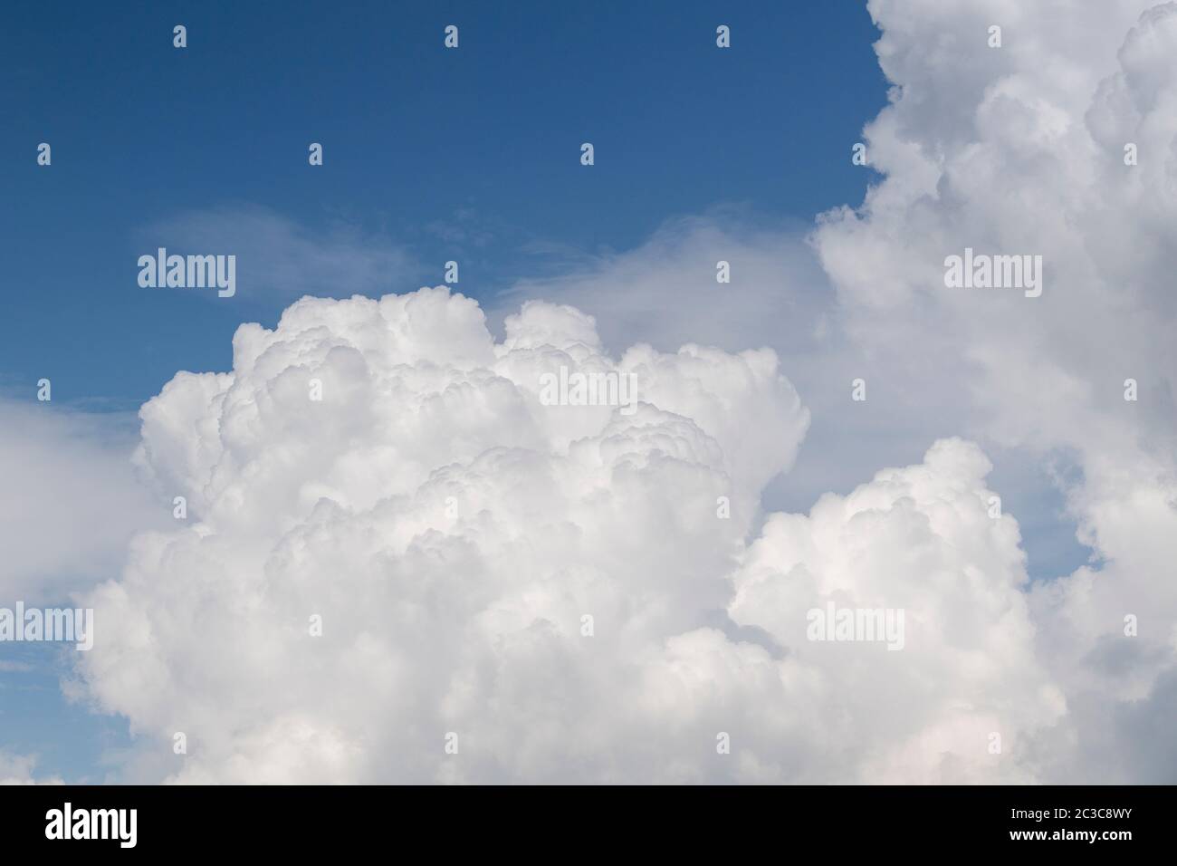 Cumulonimbus nuages s'construisant avant un orage. ROYAUME-UNI. Banque D'Images