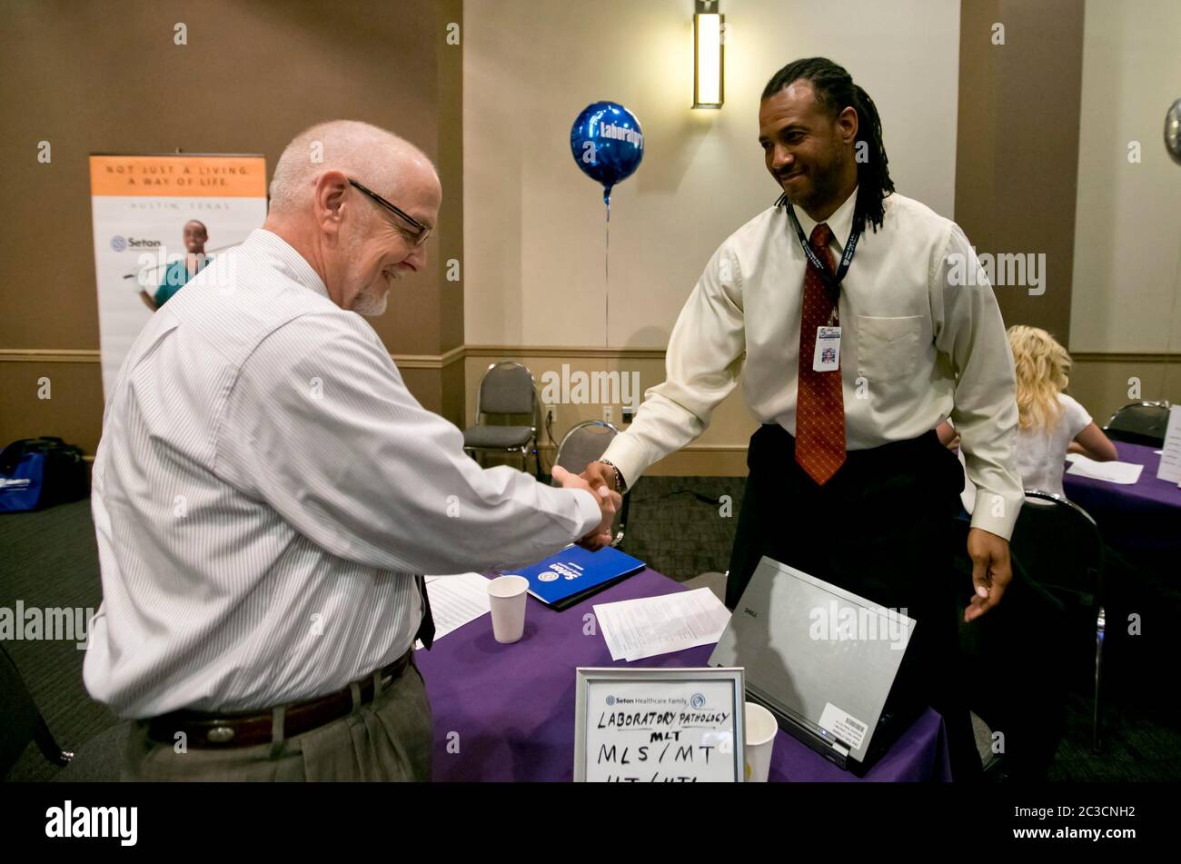 Austin Texas USA, 2013: Un grand fournisseur de soins de santé au Texas organise un salon de l'emploi pour recruter et attirer de futurs employés à Austin. Les postes vacants comprenaient des postes dans des domaines liés à la santé et aux services. © Marjorie Kamys Cotera/ Daemmrich photos Banque D'Images