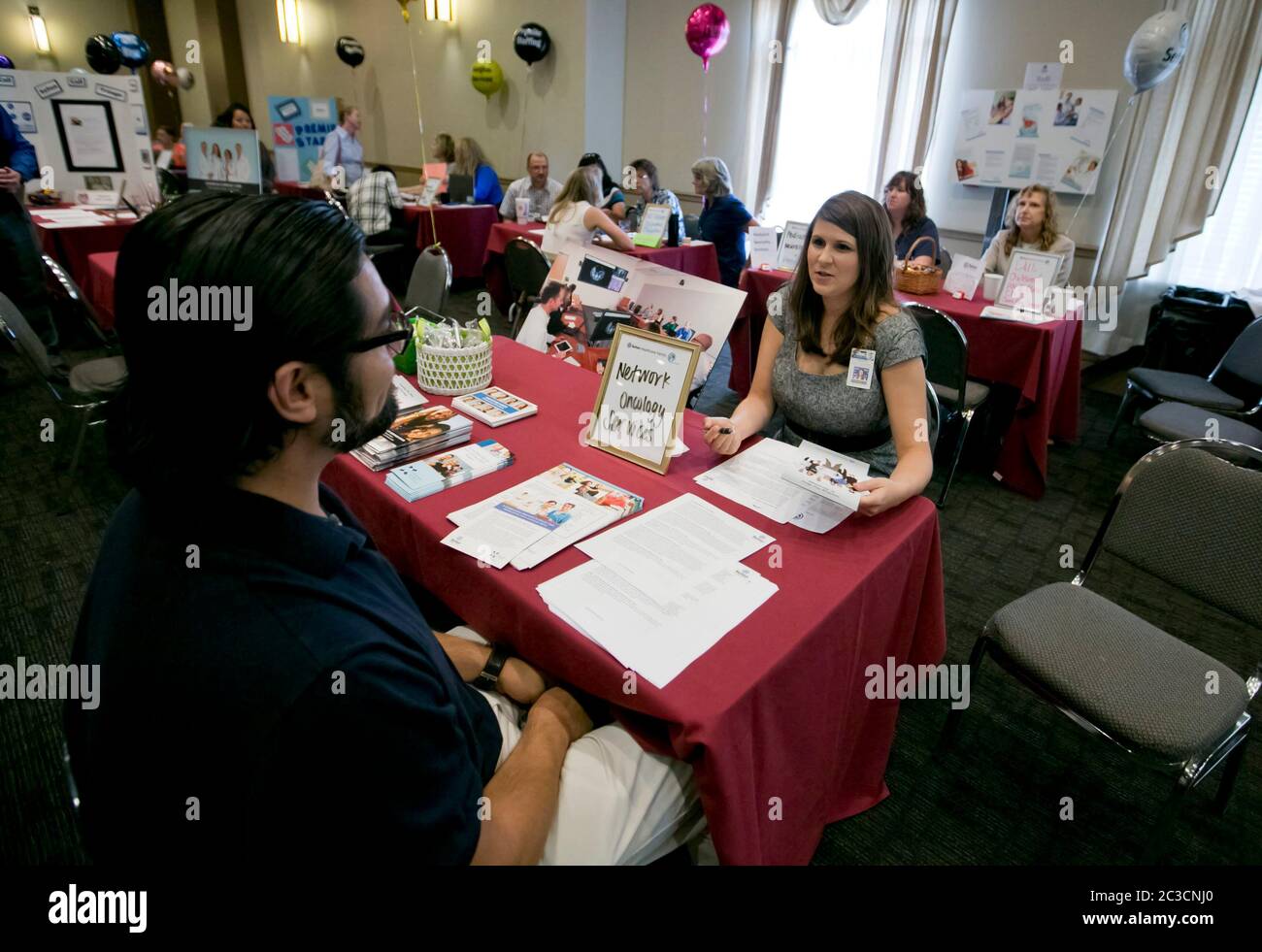 Austin Texas USA, 2013: Un grand fournisseur de soins de santé au Texas organise un salon de l'emploi pour recruter et attirer de futurs employés à Austin. Les postes vacants comprenaient des postes dans des domaines liés à la santé et aux services. © Marjorie Kamys Cotera/ Daemmrich photos Banque D'Images