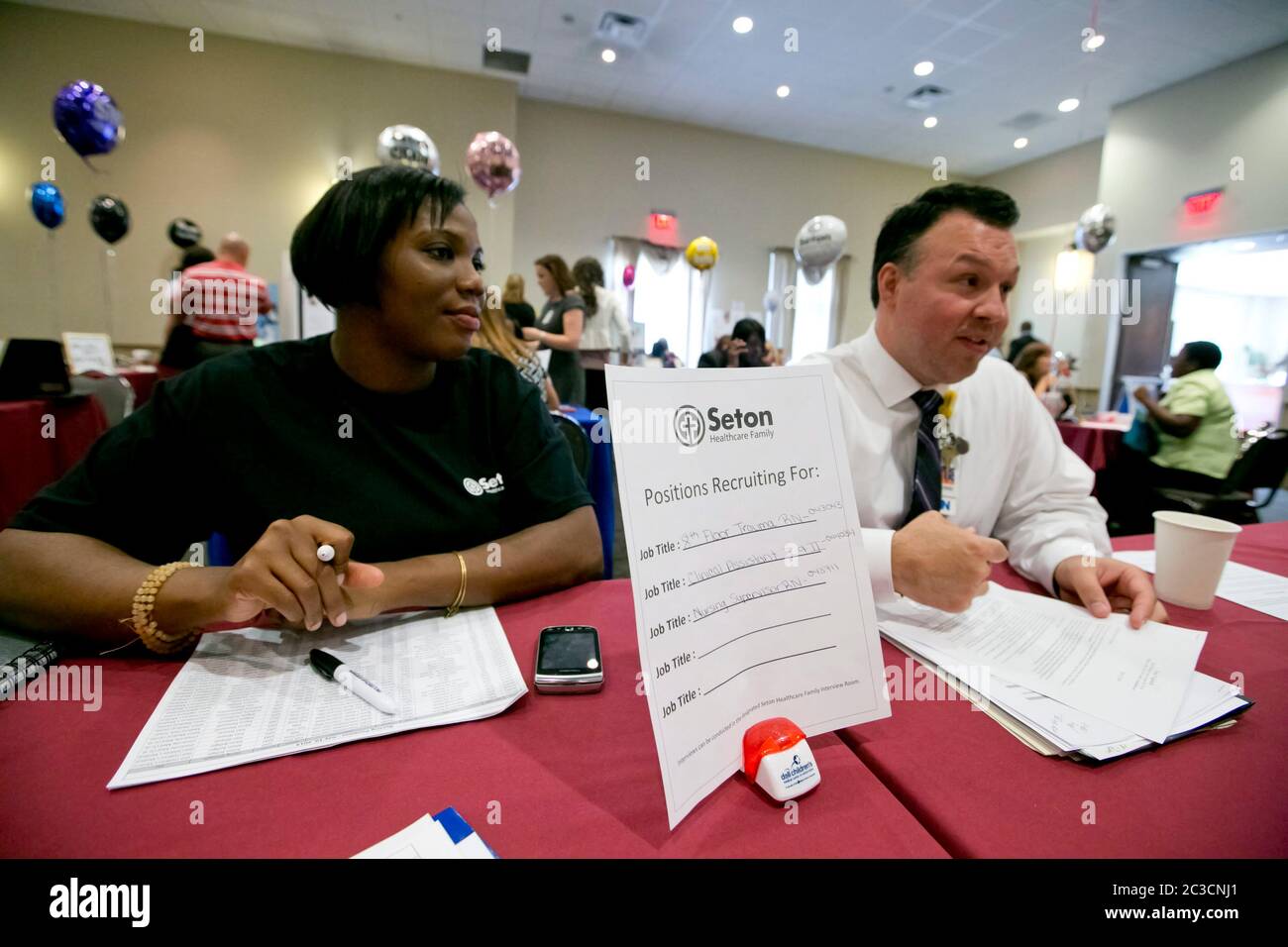 Austin Texas USA, 2013: Un grand fournisseur de soins de santé au Texas organise un salon de l'emploi pour recruter et attirer de futurs employés à Austin. Les postes vacants comprenaient des postes dans des domaines liés à la santé et aux services. © Marjorie Kamys Cotera/ Daemmrich photos Banque D'Images