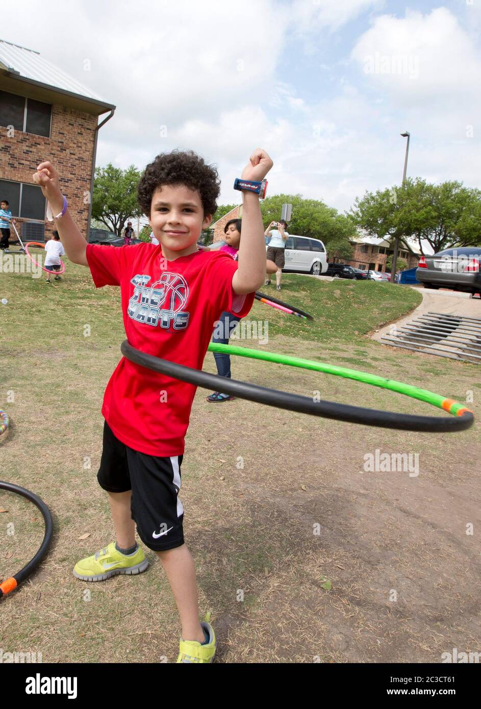 Austin Texas Etats-Unis, 12 avril 2014: Les enfants participent à la santé et le fitness salon organisé par une organisation à but non lucratif pour enseigner aux parents et aux enfants comment faire de l'exercice et bien manger. L'événement comprenait des courses de pieds, des jeux et des démonstrations par des experts en fitness. ©Marjorie Kamys Cotera/Daemmrich Photographie Banque D'Images