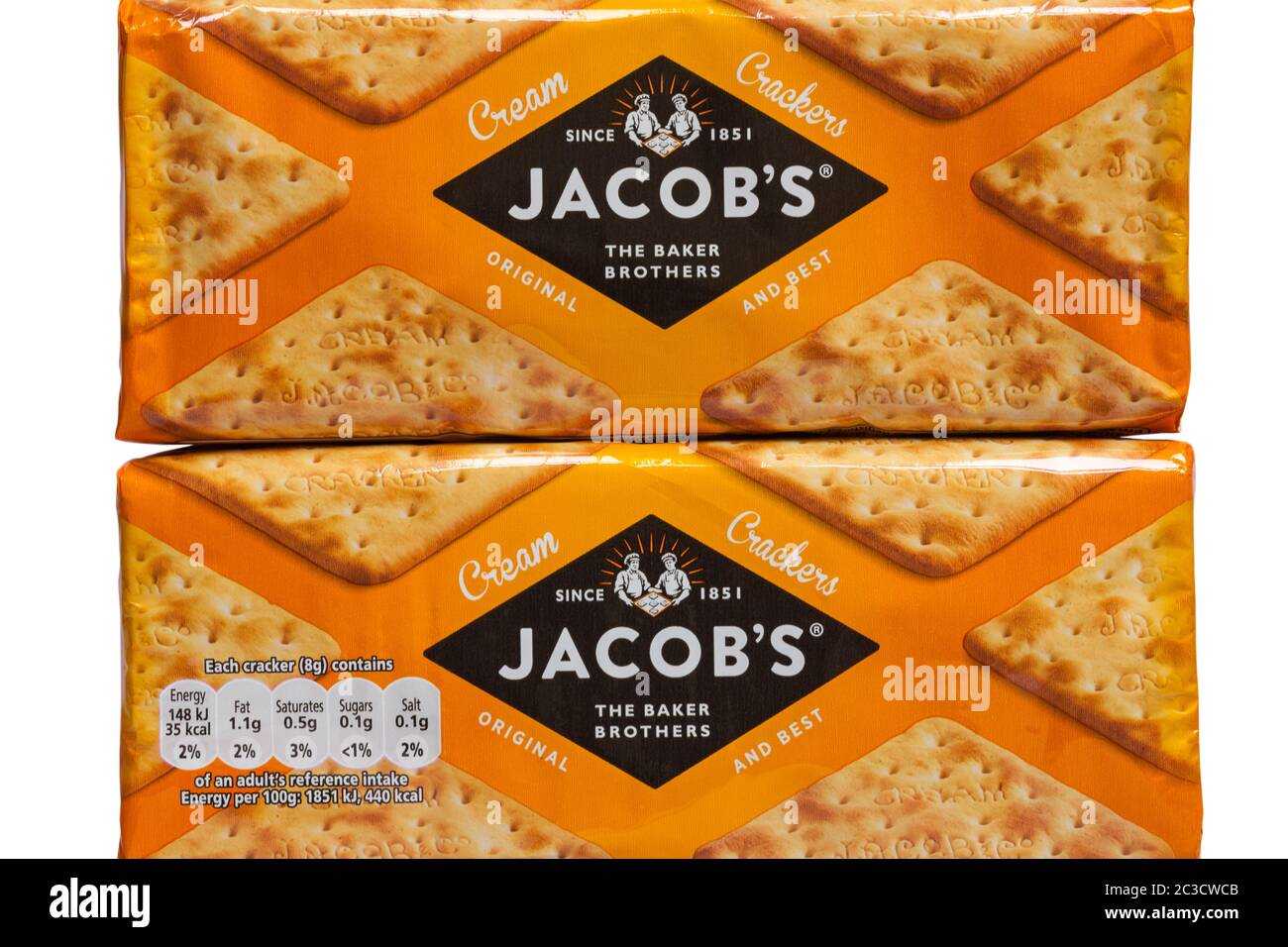 Deux paquets de crackers de crème Jacob's original et meilleur les frères Baker depuis 1851 isolé sur fond blanc - biscuits salés Banque D'Images
