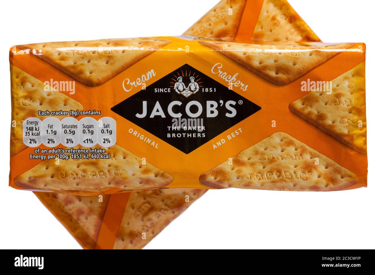 Deux paquets de crackers de crème Jacob's Original et meilleur les frères Baker depuis 1851 sur fond blanc - biscuits salés Banque D'Images