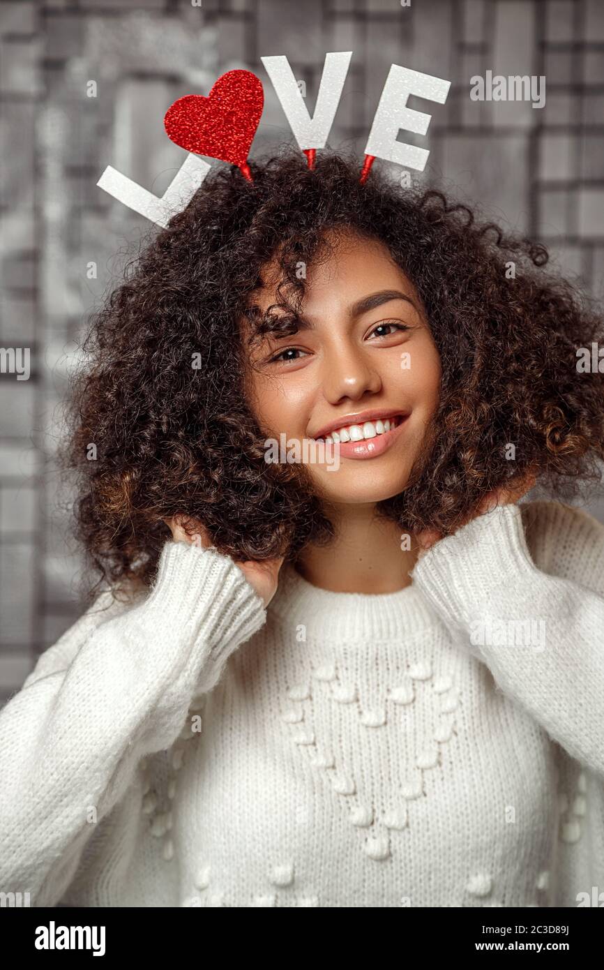 Baise une fille aux cheveux bouclés noirs Baise une fille aux cheveux bouclés noirs