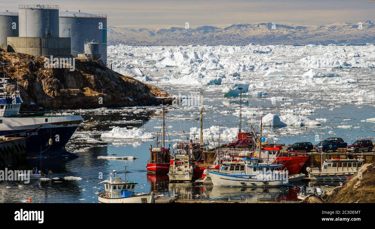 Icebergs du Groenland flottant dans la baie de Disko. Banque D'Images