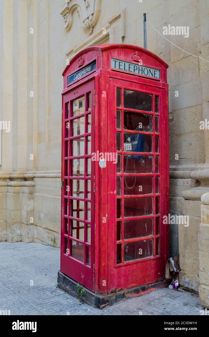 Cabine téléphonique dans la capitale de Malte, la Valette Banque D'Images
