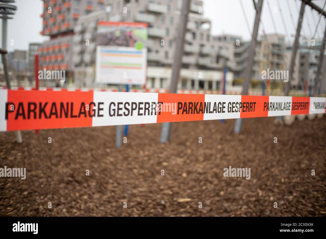 Vienne, Autriche - 03.17.2020 terrain de jeu fermé en raison de la crise du virus Corona. Mots allemands „Parkanlage Banque D'Images