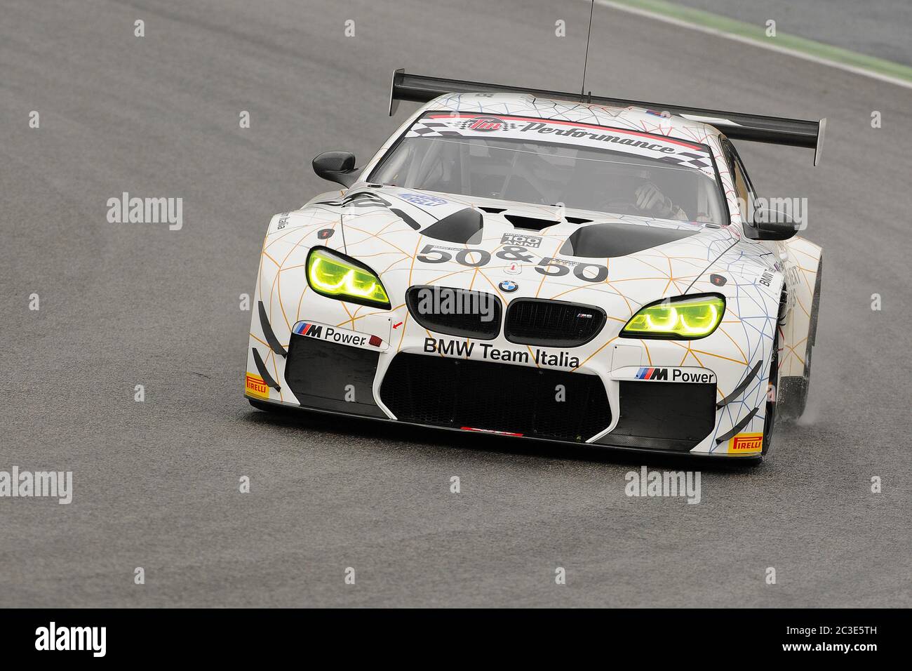 Circuit Mugello, Italie - 17 juillet 2016 : BMW M6 GT3 de l'équipe BMW Italia, conduite par Alex Zanardi, Campionato Italiano GT au circuit Mugello. Banque D'Images