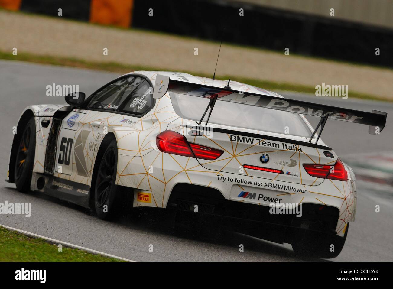 Circuit Mugello, Italie - 17 juillet 2016 : BMW M6 GT3 de l'équipe BMW Italia, conduite par Alex Zanardi, Campionato Italiano GT au circuit Mugello. Banque D'Images