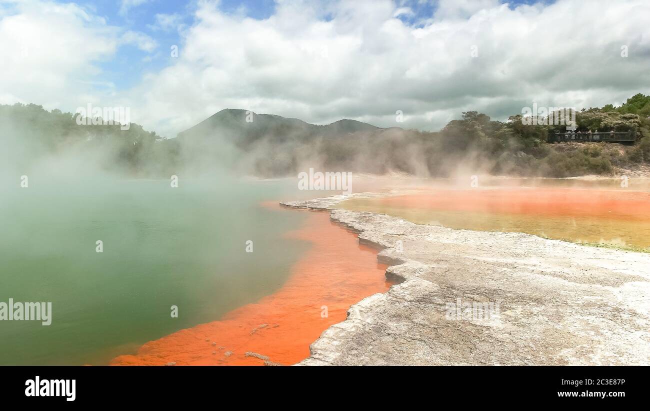 Aperçu de l'ensemble piscine champagne à Rotorua sur l'île du nord de nz Banque D'Images