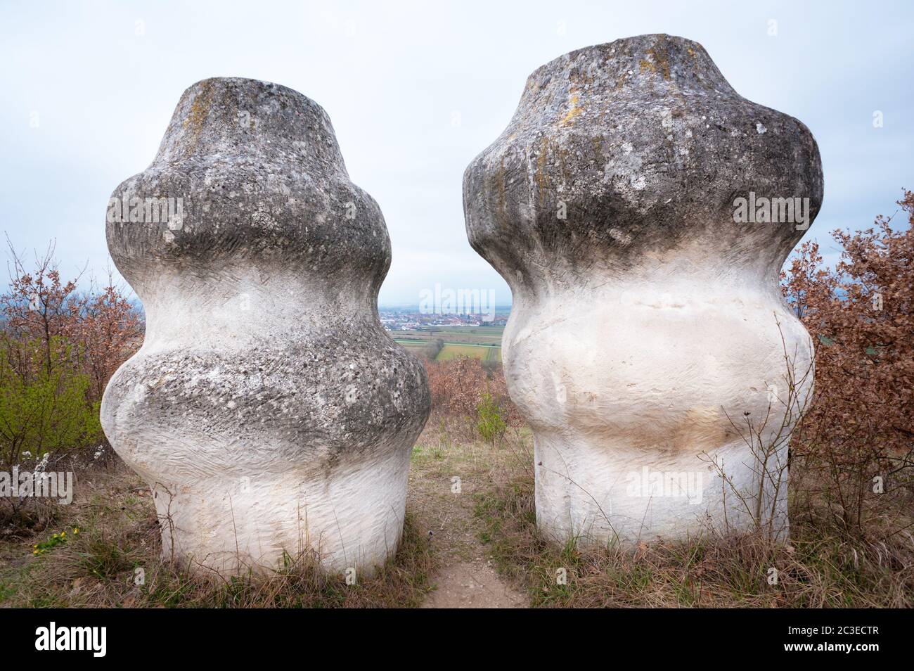 Sculptures architecturales jumelles dans un parc du Burgenland Banque D'Images