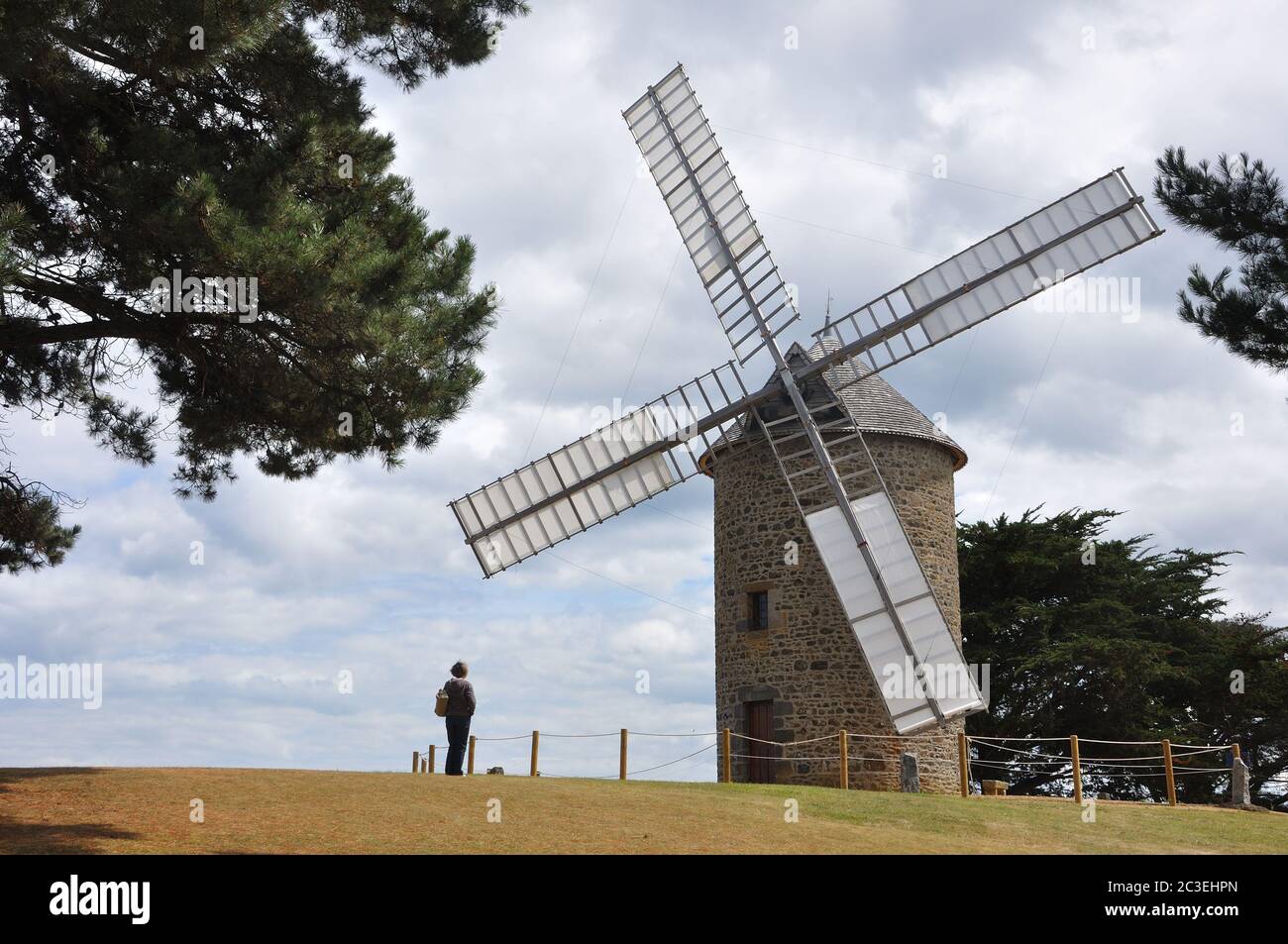 moulin à vent dans la campagne, France Banque D'Images