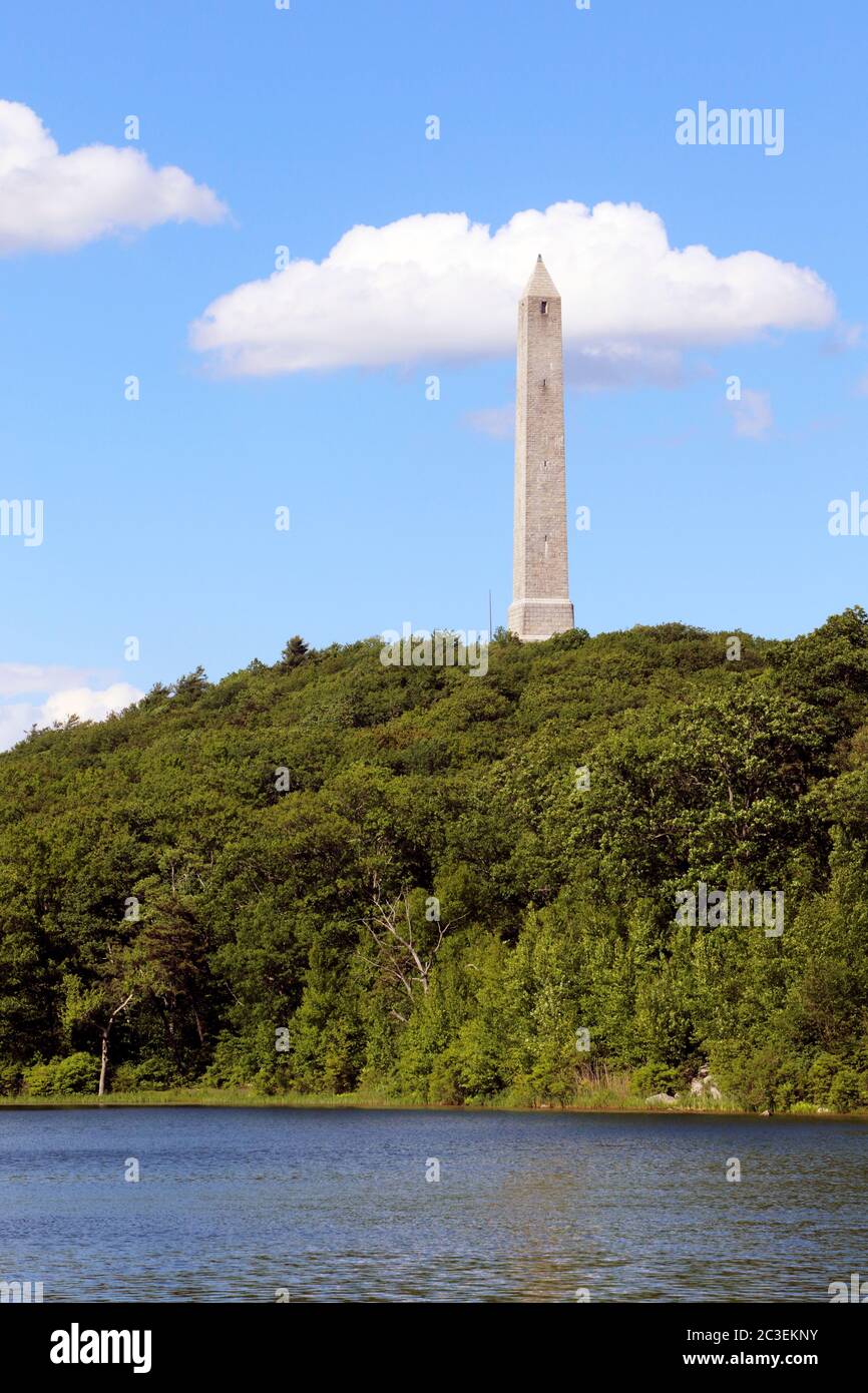 High point State Park, dans le comté de Sussex, NJ, USA contient le monument High point marquant le point le plus élevé au-dessus du niveau de la mer dans l'État à 1,803 pieds. Banque D'Images