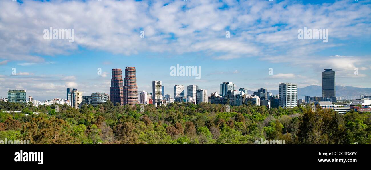 Vue panoramique sur la ville de Mexico le jour ensoleillé. Banque D'Images