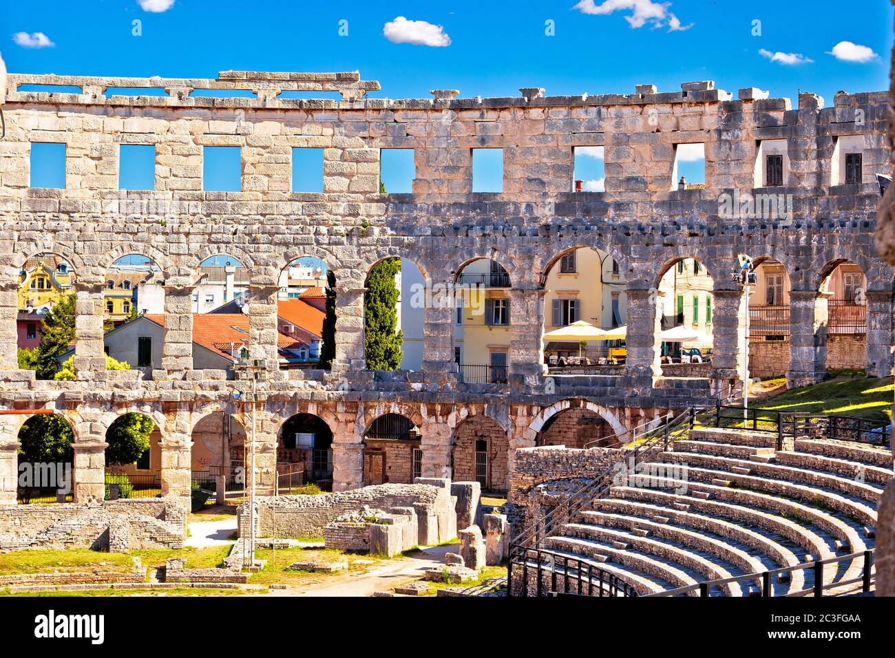 Vue sur les ruines de l'amphithéâtre romain historique Arena Pula Banque D'Images