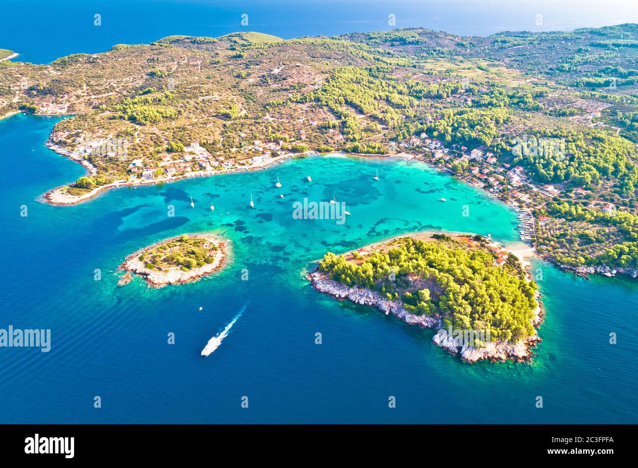 Vue aérienne de la baie de Gradina, baie de voile sur l'île de Korcula Banque D'Images