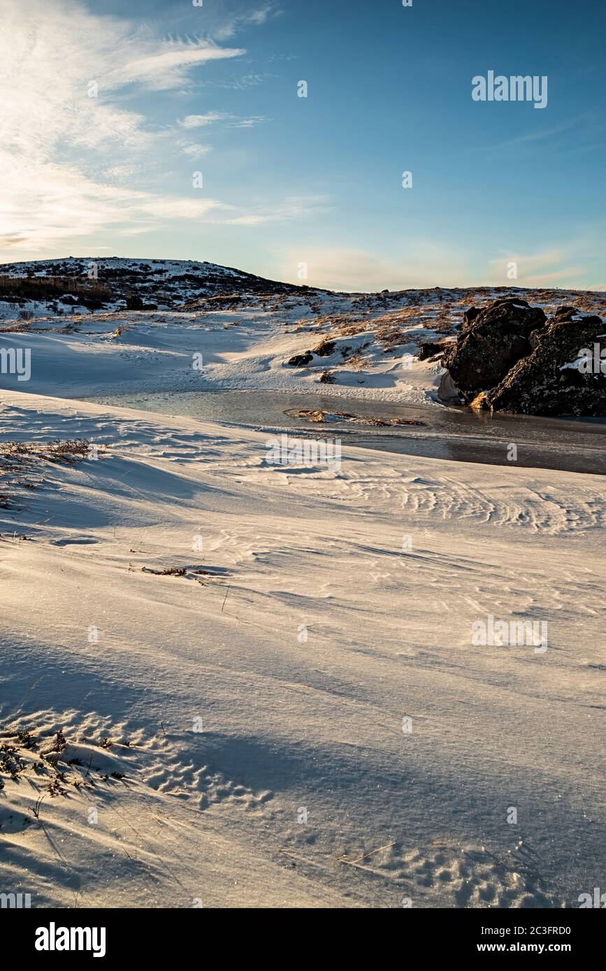 Lac glacé à Gardabaer au lever du soleil, Islande Banque D'Images