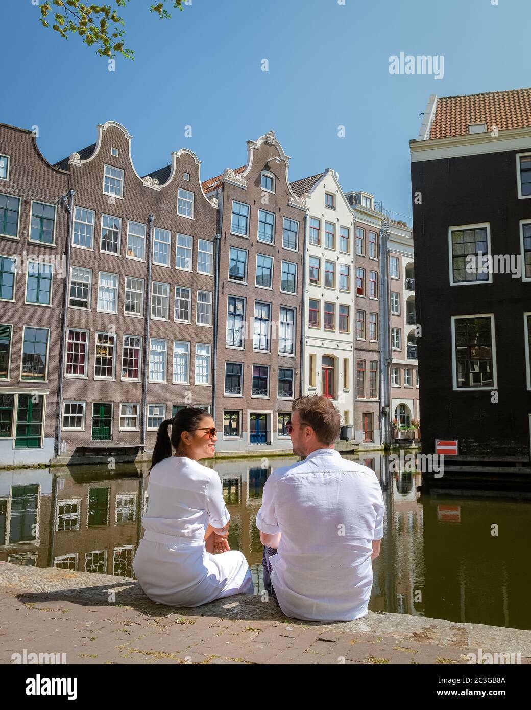 Amsterdam pays-Bas, couple visite la ville d'Amsterdam au printemps 2020 avec des rues vides pendant le Covid 19 coron Banque D'Images