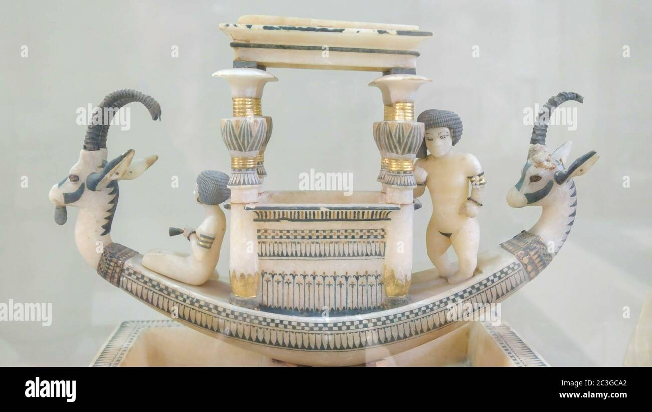 Bateau de calcite à partir de la tombe de Toutankhamon en Egypte Banque D'Images