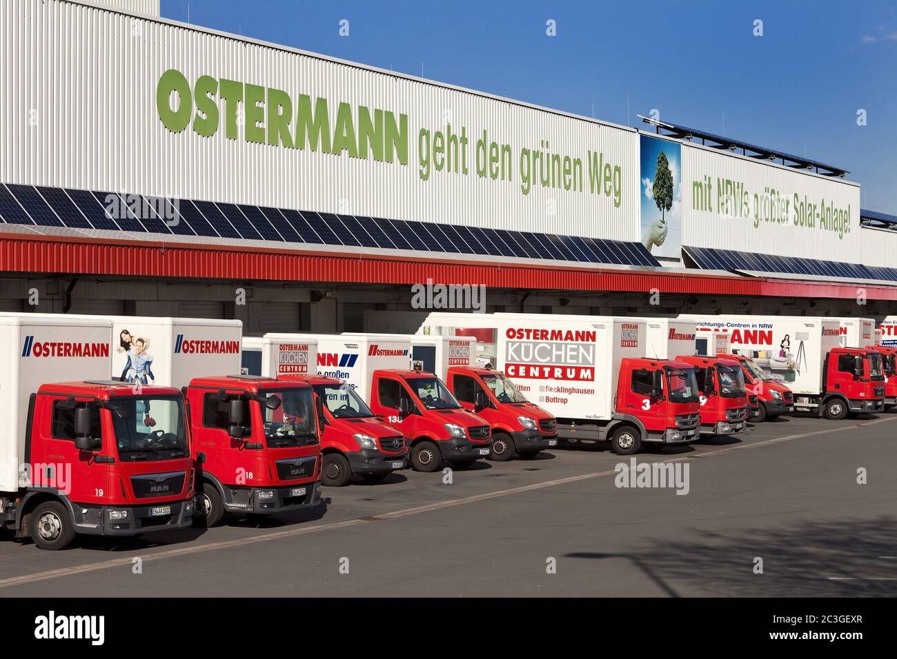 Atelier de meubles Ostermann, tous les véhicules de livraison sont encore debout, shutdown, Witten, Allemagne, Europe Banque D'Images