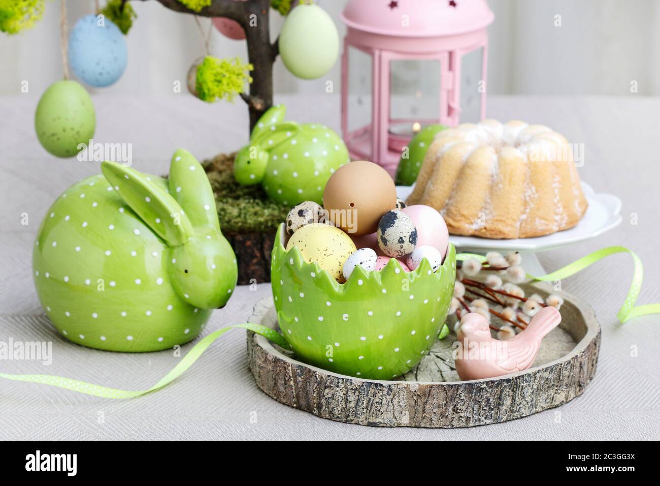 Oeufs de Pâques avec des fleurs de printemps | Couronne de Joyeuses Pâques DIY | Décoration de Pâques bricolage - France Oeufs de Pâques avec des fleurs de printemps | Couronne de Joyeuses Pâques DIY | Décoration de Pâques bricolage - France