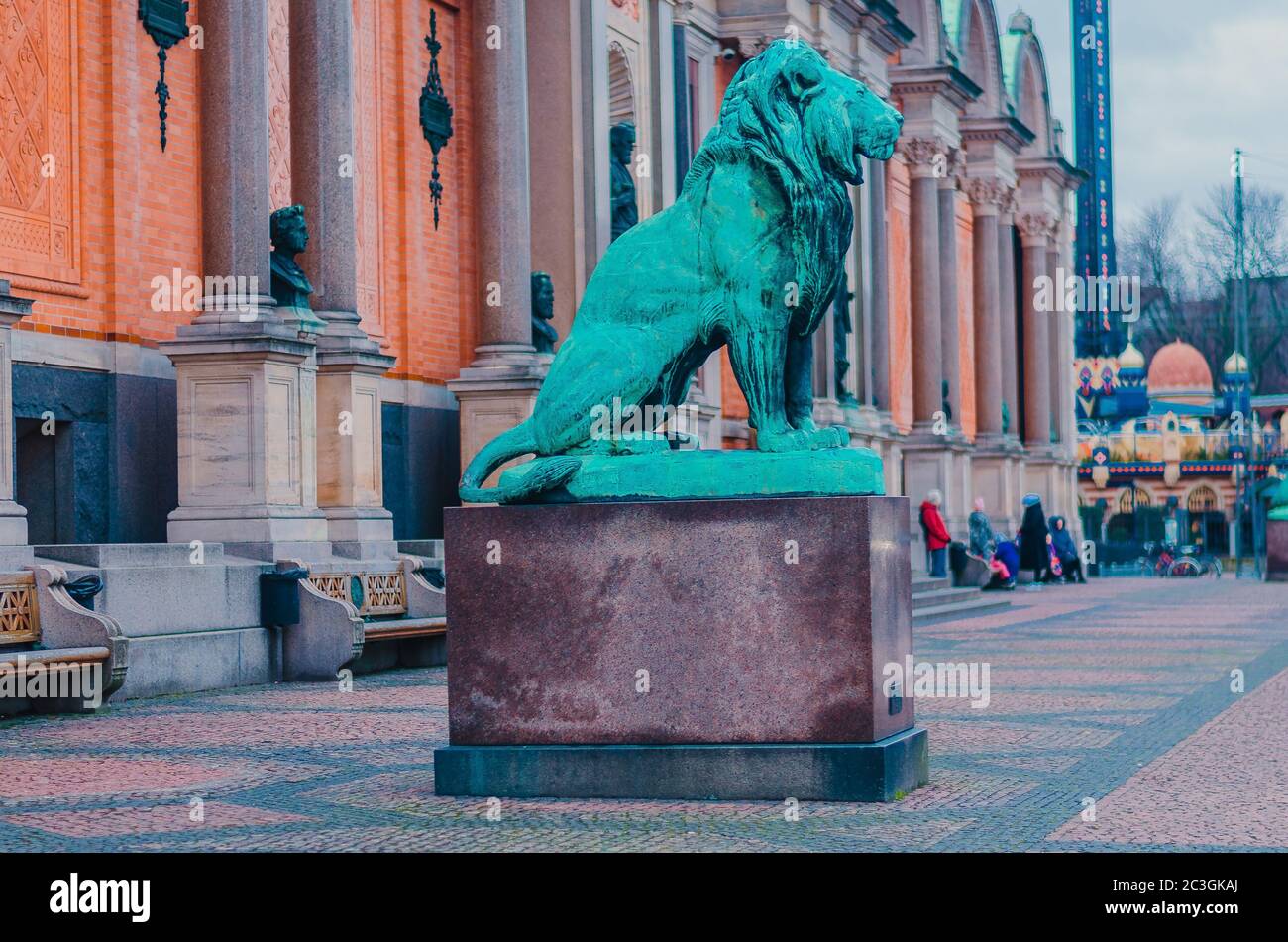 Statue d'un lion près de NY Carlsberg Glyptotek. Copenhague, Danemark Banque D'Images