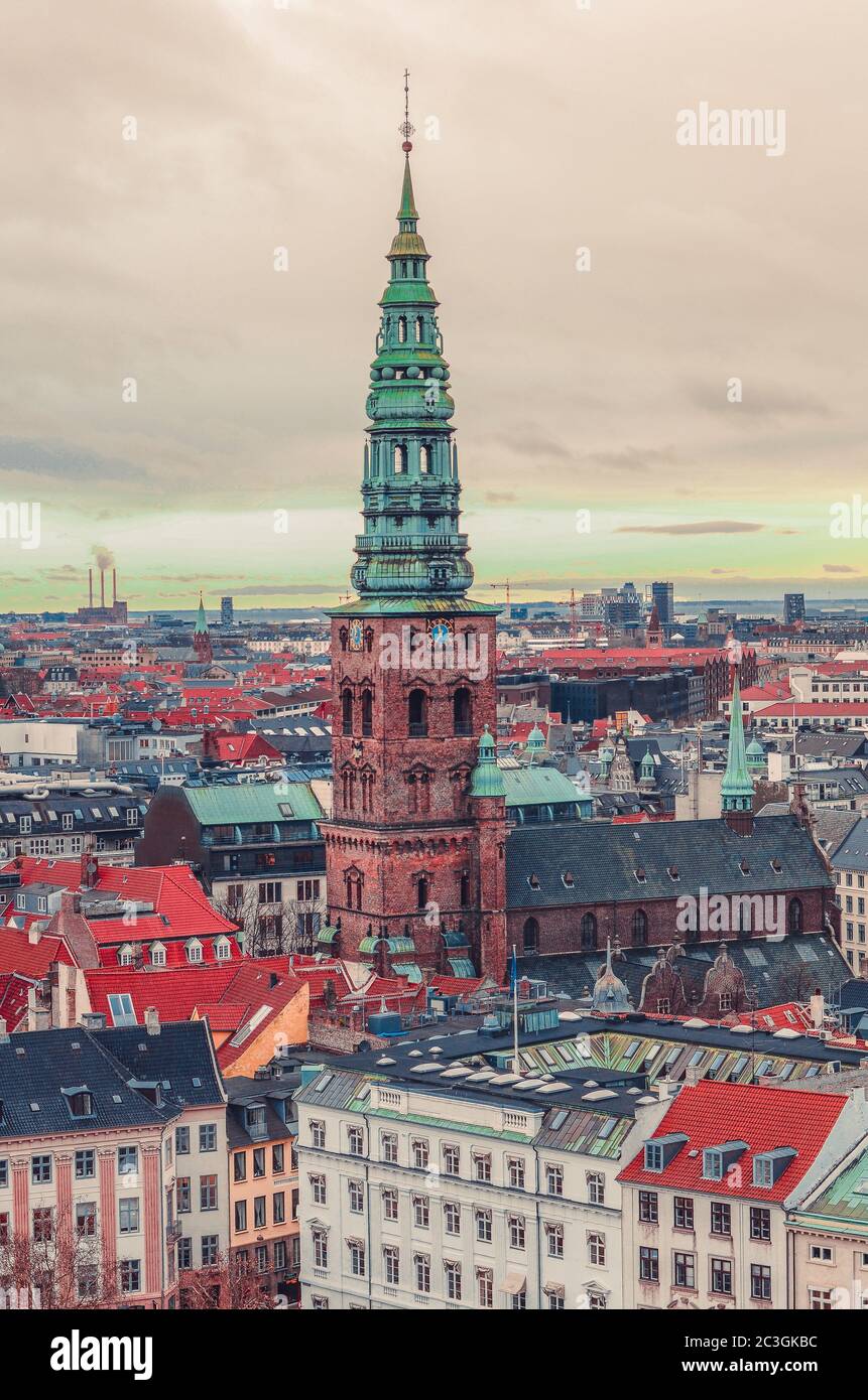 Kunsthallen Nikolaj (le Centre d'art contemporain Nikolaj) qui occupe l'ancienne église Saint-Nicolas. Copenhague, Danemark Banque D'Images