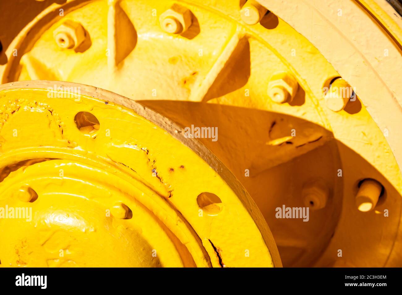 Roue jaune sur chariot porte-conteneurs, Wellington, Île du Nord, Nouvelle-Zélande Banque D'Images