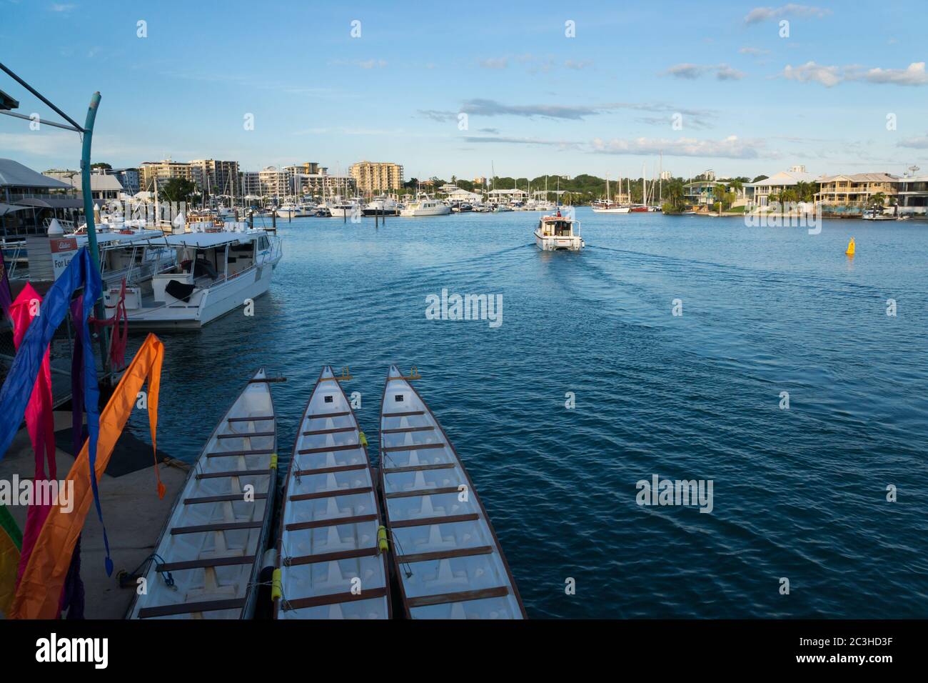 Marina Cullen Bay de Darwin, sur le front de mer de Darwin, kayaks en premier plan, territoire du Nord, Australie Banque D'Images